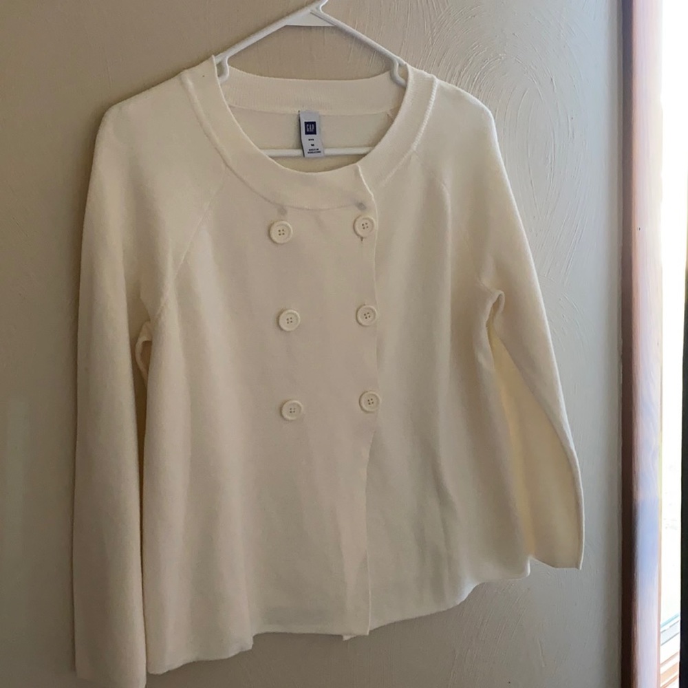 Gap ivory sweater .size M